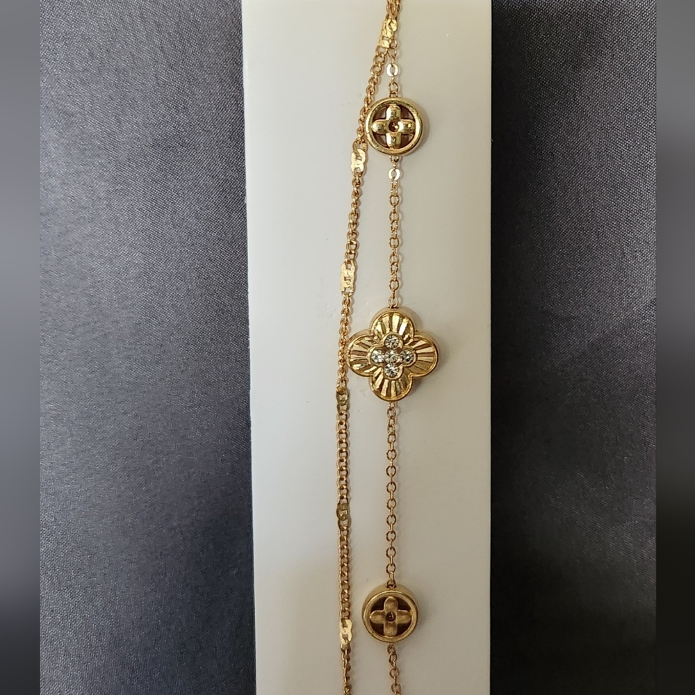 Elegant Gold Clover Chain Bracelet
